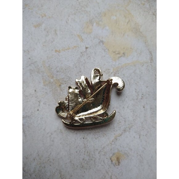 Vintage Monet Christmas Sleigh Pin Brooch Gold Tone Estate Jewelry - Picture 5 of 8